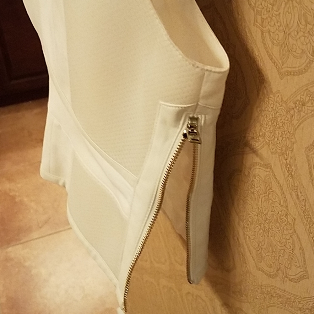 Vest - Picture 4 of 4